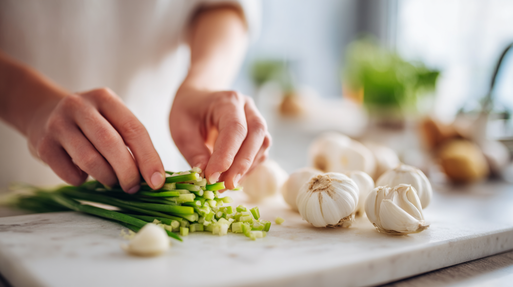 にんにく 芽 取り方 簡単のコツを説明したイラスト