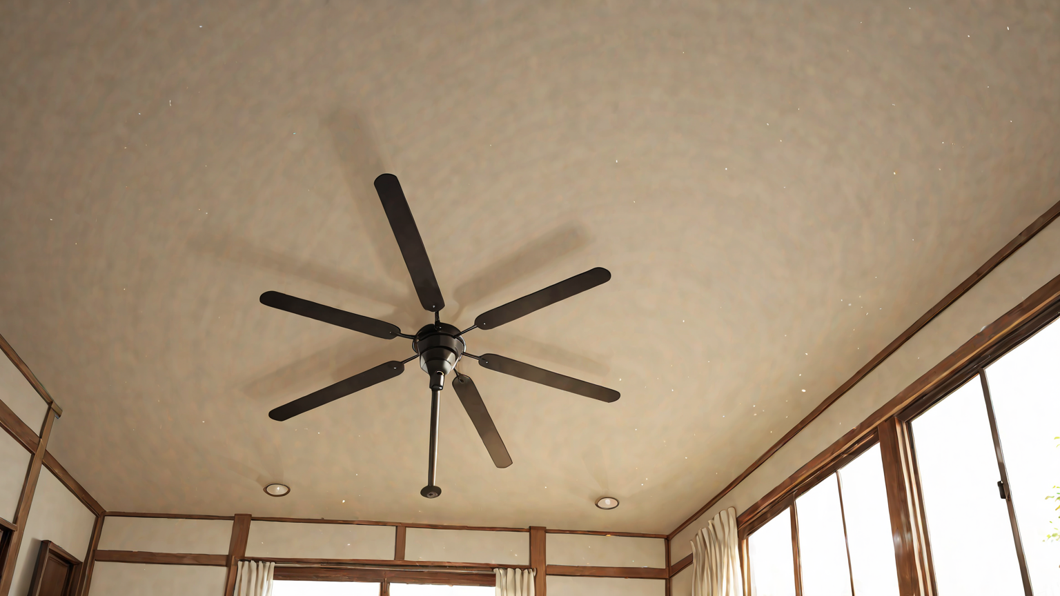 羽根を取り外したシーリングファン